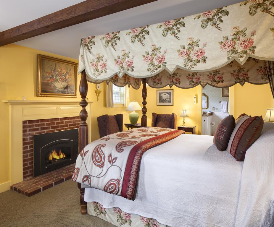 Deluxe Queen Room Fireplace Carriage Intrepid,397991820:JPEG